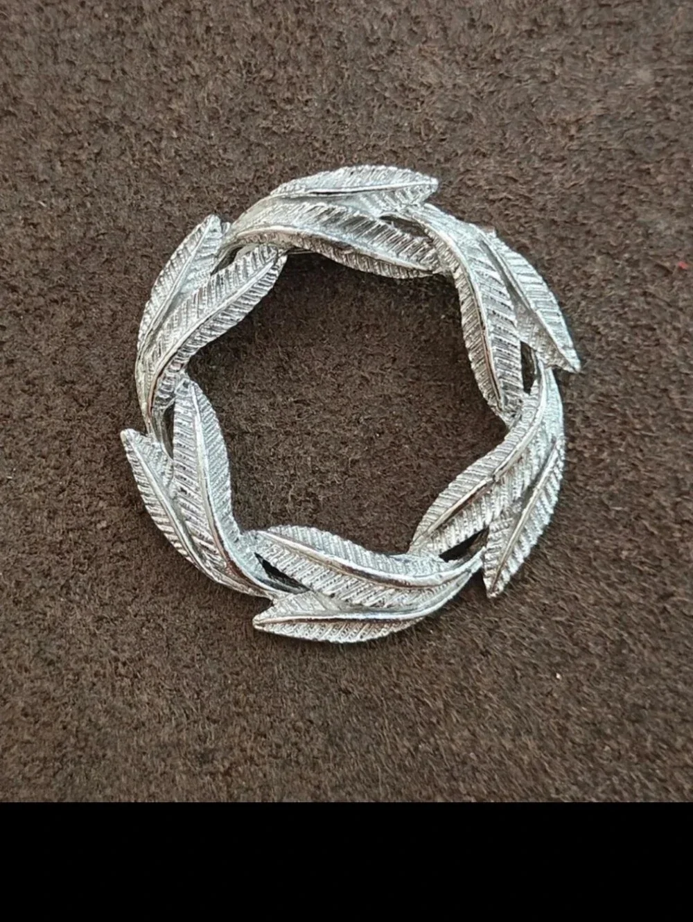 1960s Signed Gerry's Silver Tone Circle Leaf Textured Pin Brooch